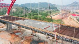 The Concrete Pouring for the Bridge Deck of the Pingliu Canal Jiuzhou Super Large Bridge Completed Successfully