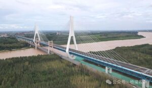 G104 Jinglan Line Jinan Yellow River Highway Bridge main structure achieves north-south connection