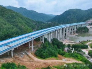 Span Completion of Fengtai Luohe Bridge on Both Carriageways for Luanlu Yushansan Project